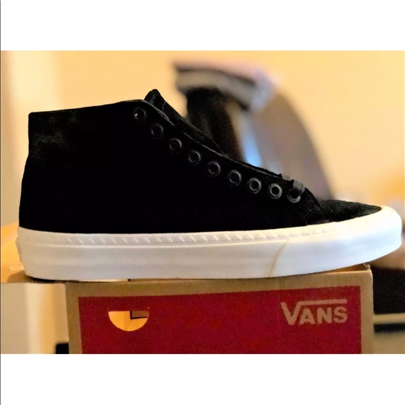 vans court mid